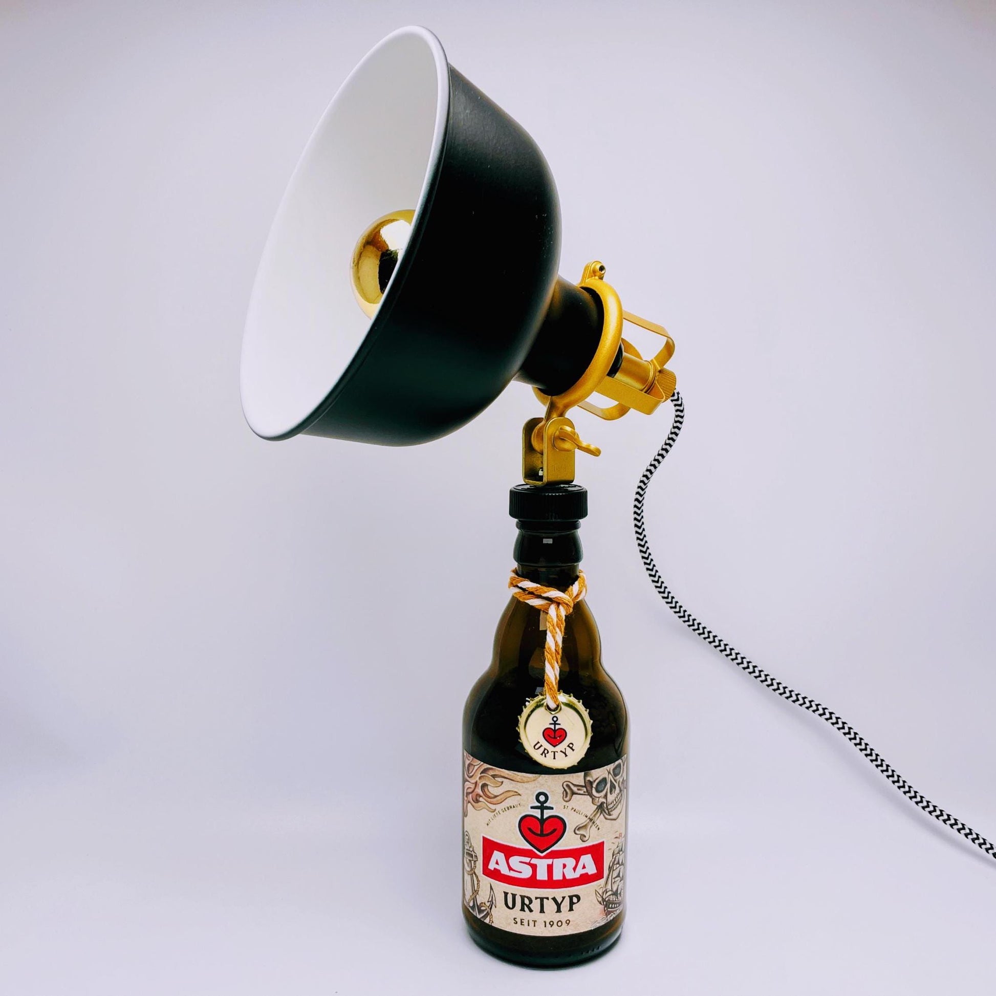 Retro-Lampe aus Astra-Bier-Flasche - Handgemacht - Upcycling - Mit Smart-LED