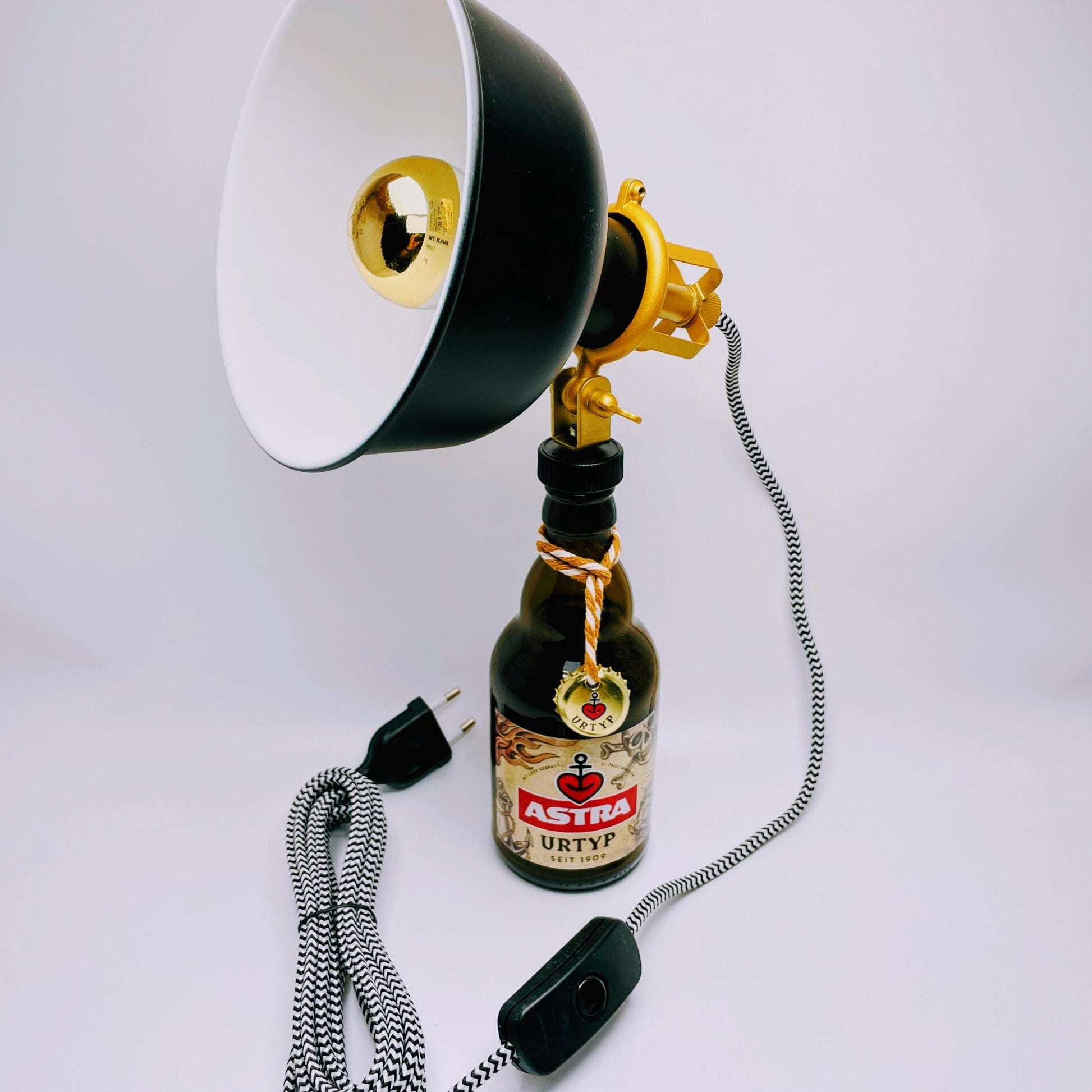 Retro-Lampe aus Astra-Bier-Flasche - Handgemacht - Upcycling - Mit Smart-LED