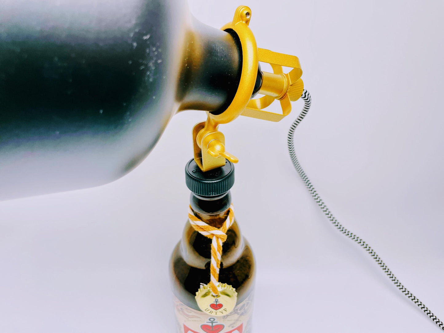 Retro-Lampe aus Astra-Bier-Flasche - Handgemacht - Upcycling - Mit Smart-LED