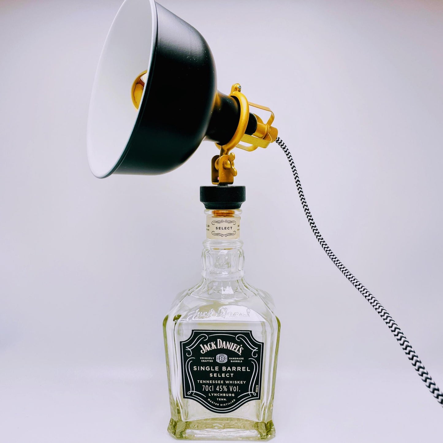 Jack Daniels Whisky Lampe | Handgemachte Upcycling Tischlampe aus Jack Daniels Single Barrel Flasche | Einzigartige Geschenkidee | Deko