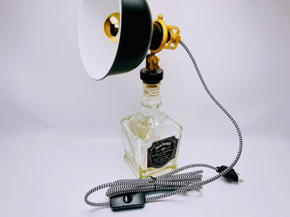 Jack Daniels Whisky Lampe | Handgemachte Upcycling Tischlampe aus Jack Daniels Single Barrel Flasche | Einzigartige Geschenkidee | Deko