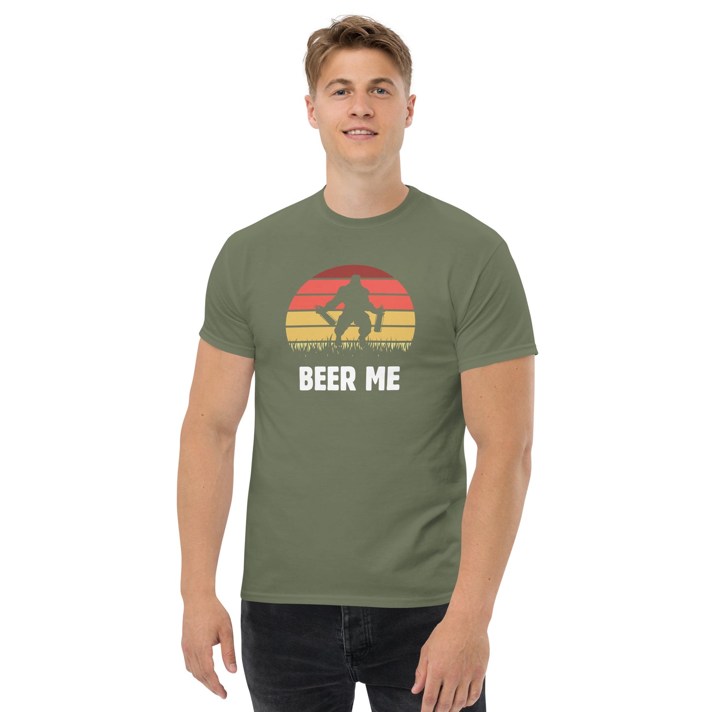 BEER ME T-Shirt – Yeti mit Bierflaschen, lustiges Bierliebhaber Geschenk, Unisex Baumwollshirt, Craftbeer Shirt