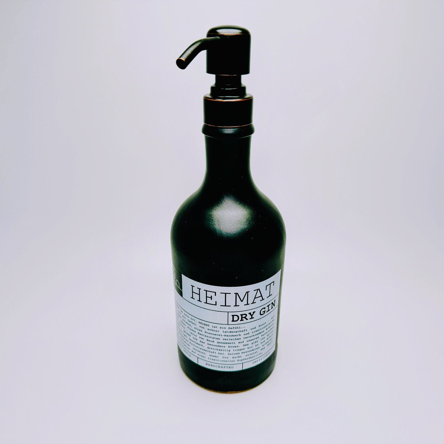 Gin-Seifenspender “Heimat” | Upcycling Pumpspender aus Heimat Gin Flaschen | Nachfüllbar mit Seife, Spüli | Deko Bad Geschenk | 500ml